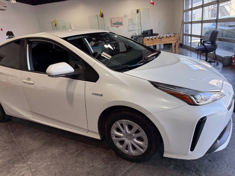 Toyota Prius Vehicle Full-screen Gallery Image 37
