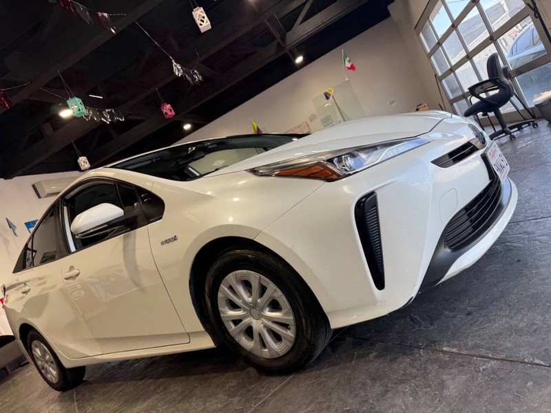 Toyota Prius Vehicle Full-screen Gallery Image 41