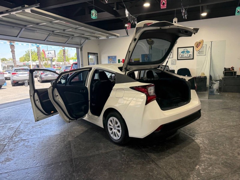 Toyota Prius Vehicle Full-screen Gallery Image 48