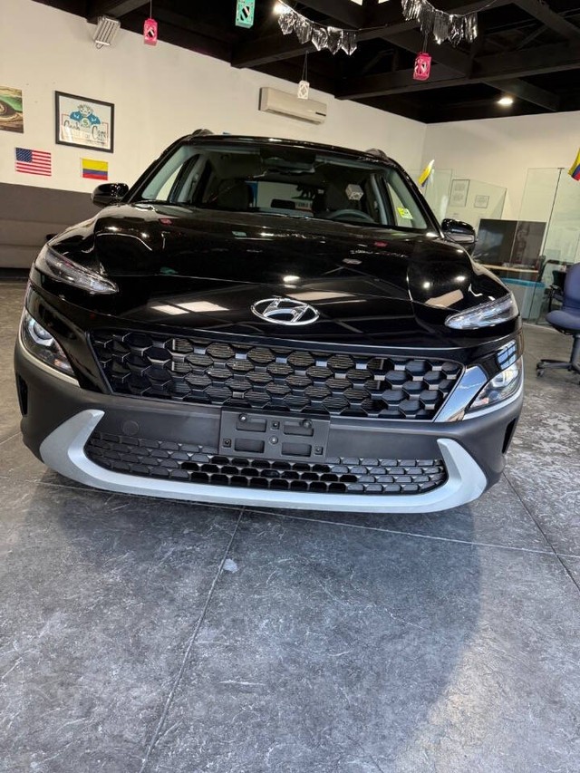 Hyundai Kona Vehicle Full-screen Gallery Image 02
