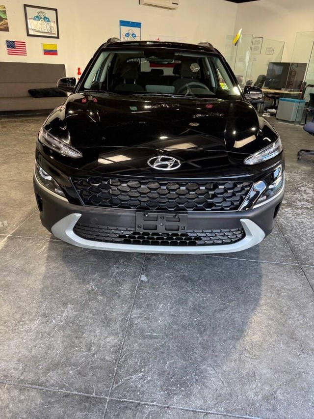 Hyundai Kona Vehicle Full-screen Gallery Image 03