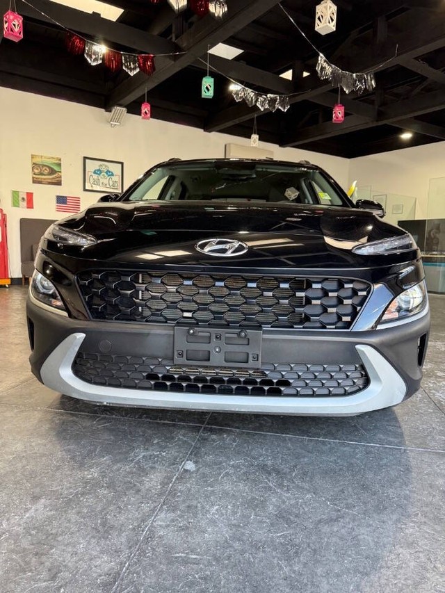 Hyundai Kona Vehicle Full-screen Gallery Image 04