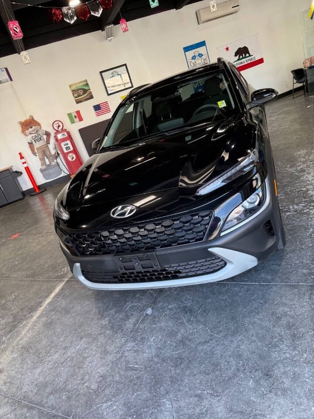 Hyundai Kona Vehicle Full-screen Gallery Image 06