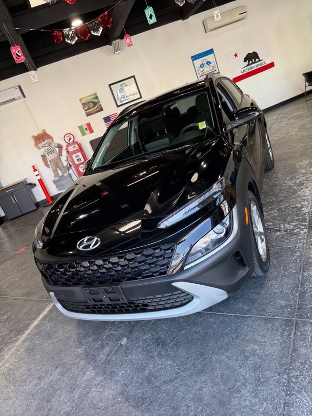 Hyundai Kona Vehicle Full-screen Gallery Image 07