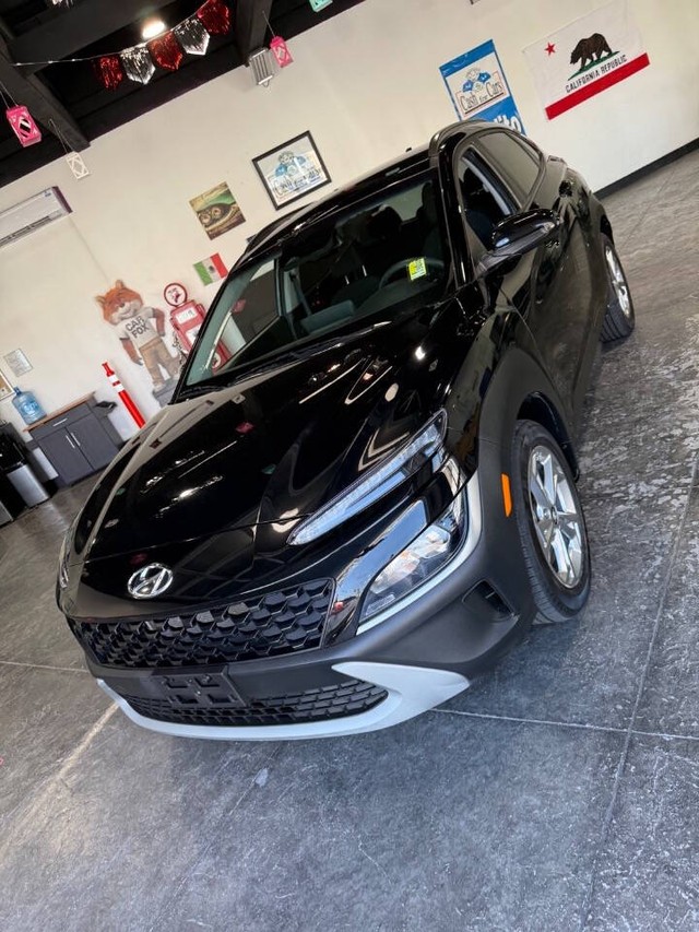 Hyundai Kona Vehicle Full-screen Gallery Image 08