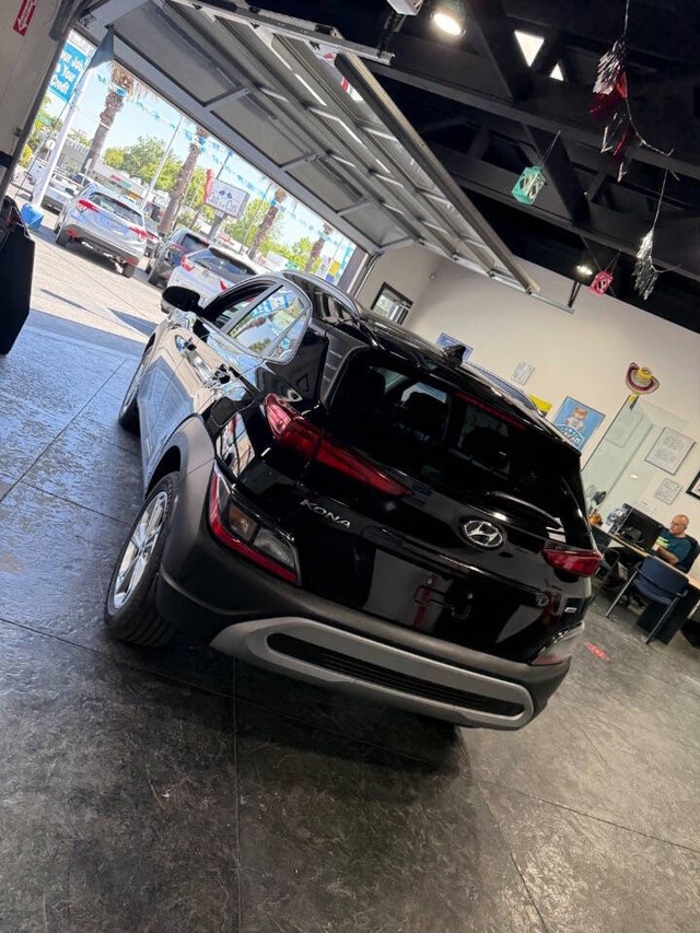 Hyundai Kona Vehicle Full-screen Gallery Image 18