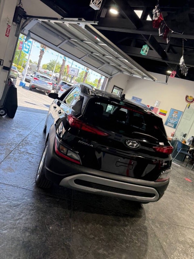 Hyundai Kona Vehicle Full-screen Gallery Image 21