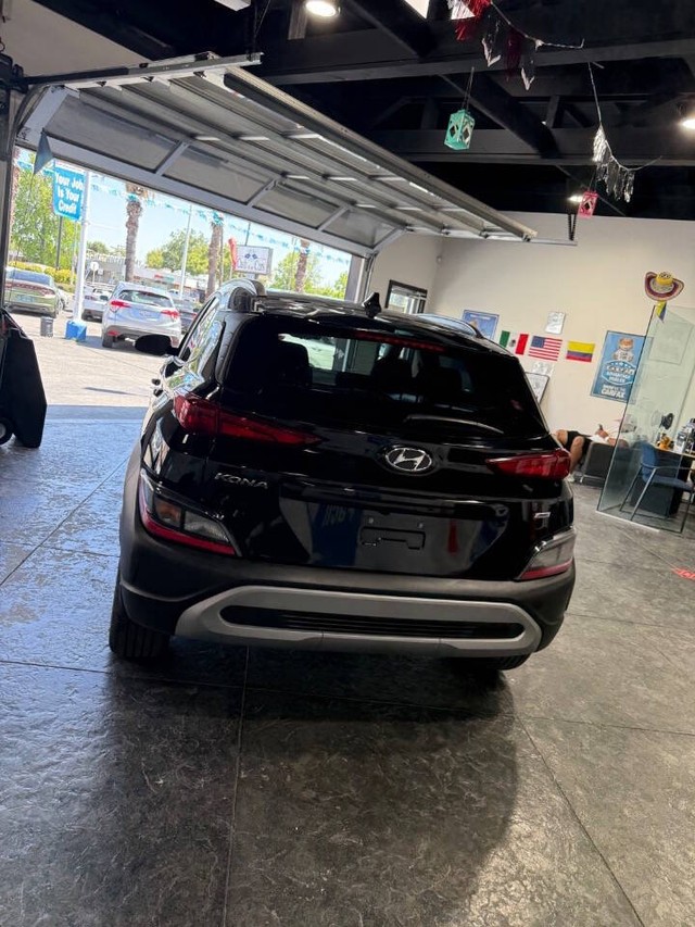 Hyundai Kona Vehicle Full-screen Gallery Image 22
