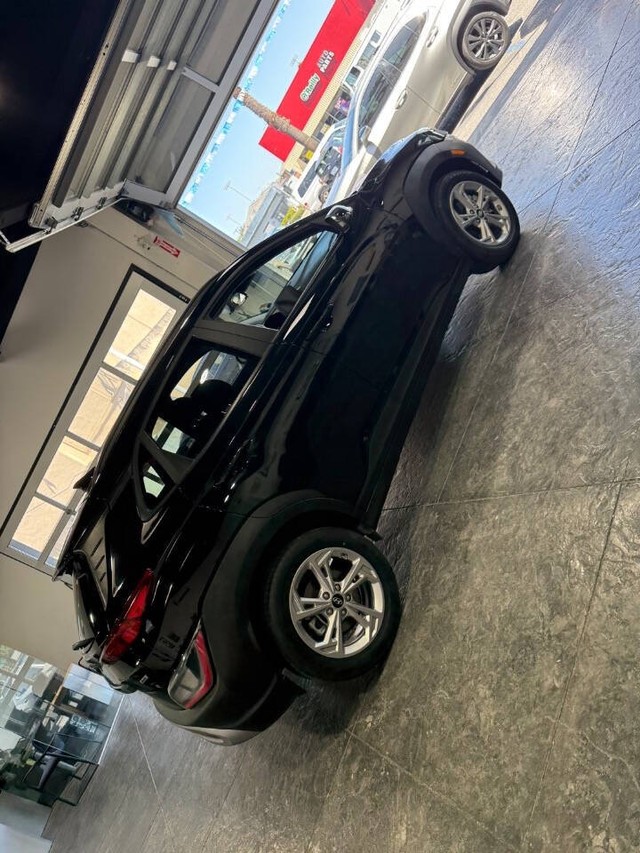 Hyundai Kona Vehicle Full-screen Gallery Image 31