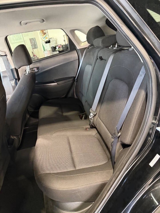 Hyundai Kona Vehicle Full-screen Gallery Image 44