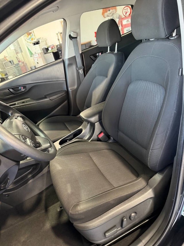 Hyundai Kona Vehicle Full-screen Gallery Image 45