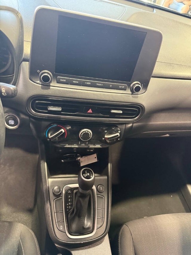 Hyundai Kona Vehicle Full-screen Gallery Image 46