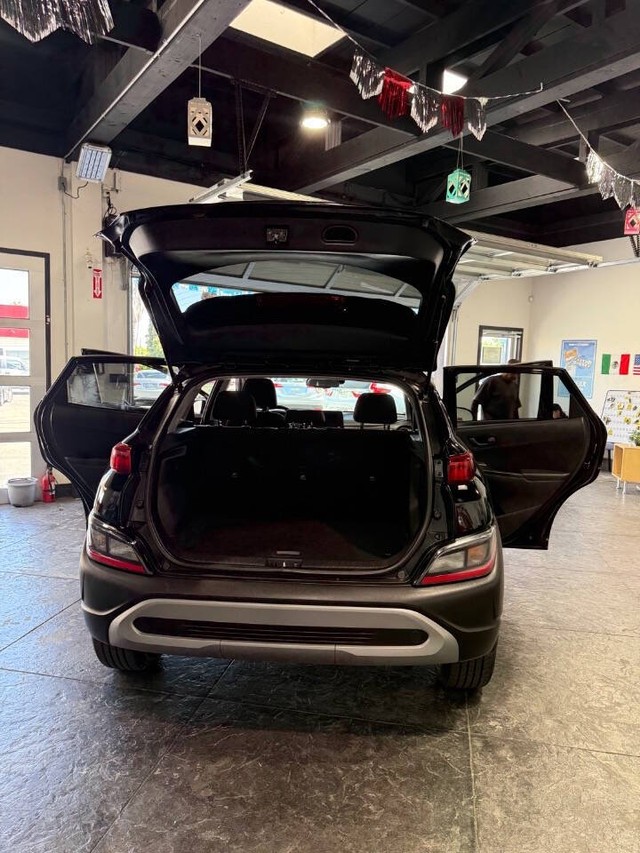Hyundai Kona Vehicle Full-screen Gallery Image 50