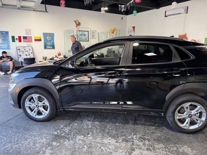 Hyundai Kona Vehicle Full-screen Gallery Image 10