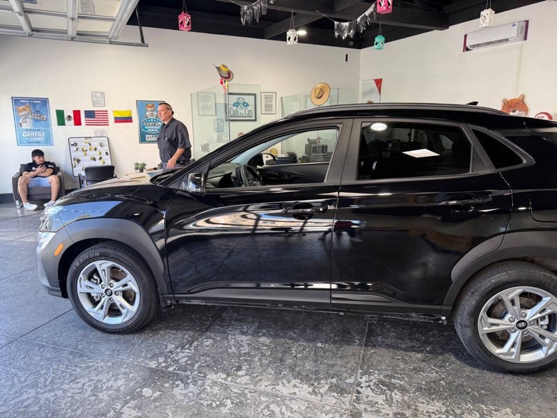 Hyundai Kona Vehicle Full-screen Gallery Image 11