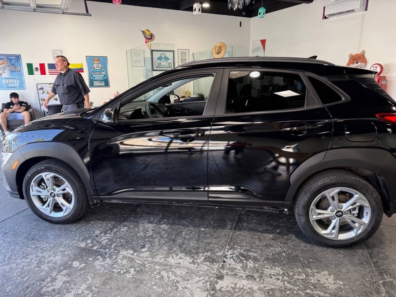 Hyundai Kona Vehicle Full-screen Gallery Image 12