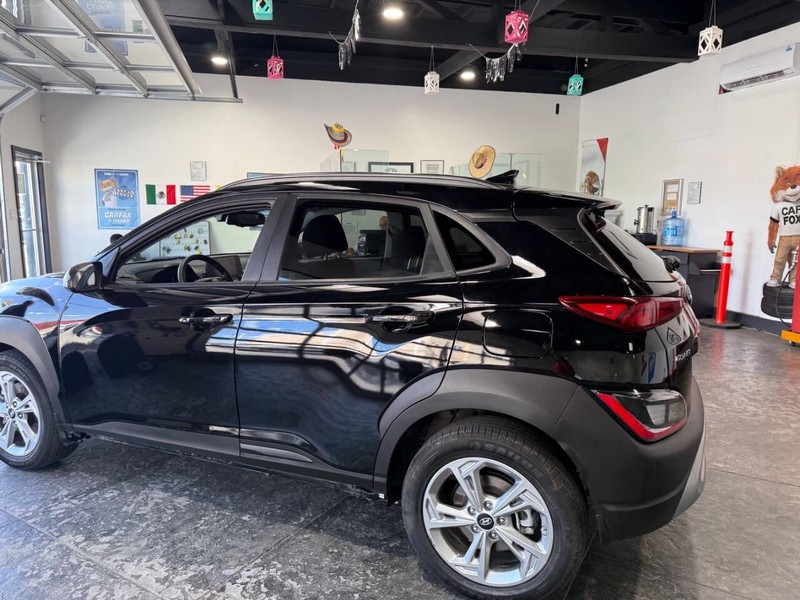 Hyundai Kona Vehicle Full-screen Gallery Image 14
