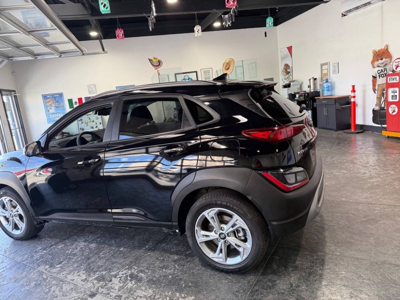 Hyundai Kona Vehicle Full-screen Gallery Image 15