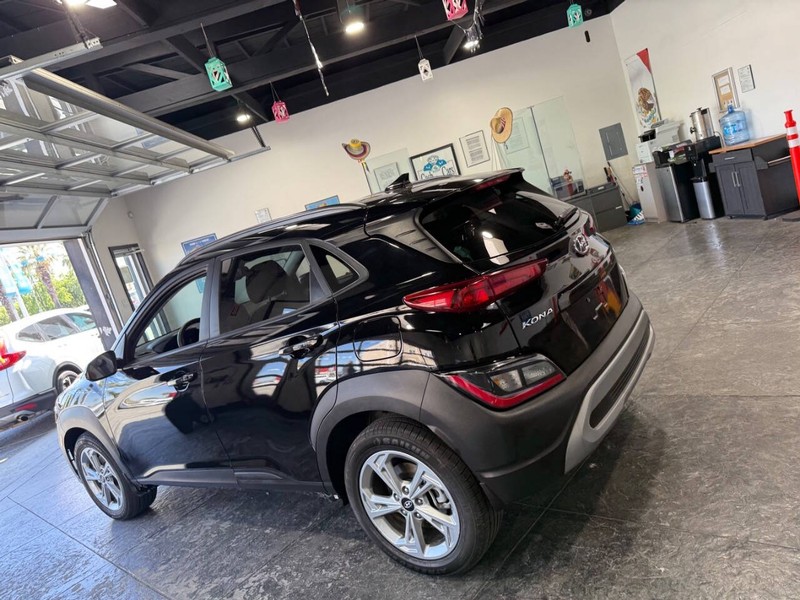 Hyundai Kona Vehicle Full-screen Gallery Image 17