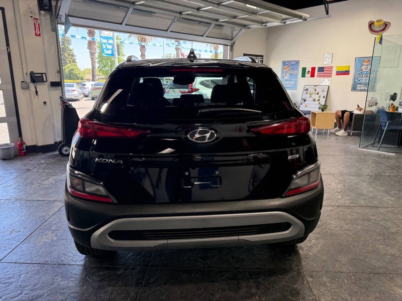 Hyundai Kona Vehicle Full-screen Gallery Image 23