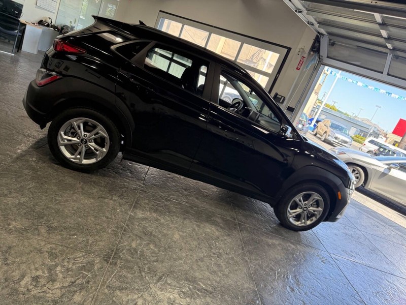 Hyundai Kona Vehicle Full-screen Gallery Image 29