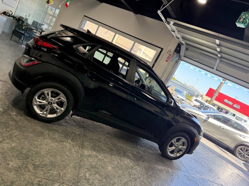 Hyundai Kona Vehicle Full-screen Gallery Image 30