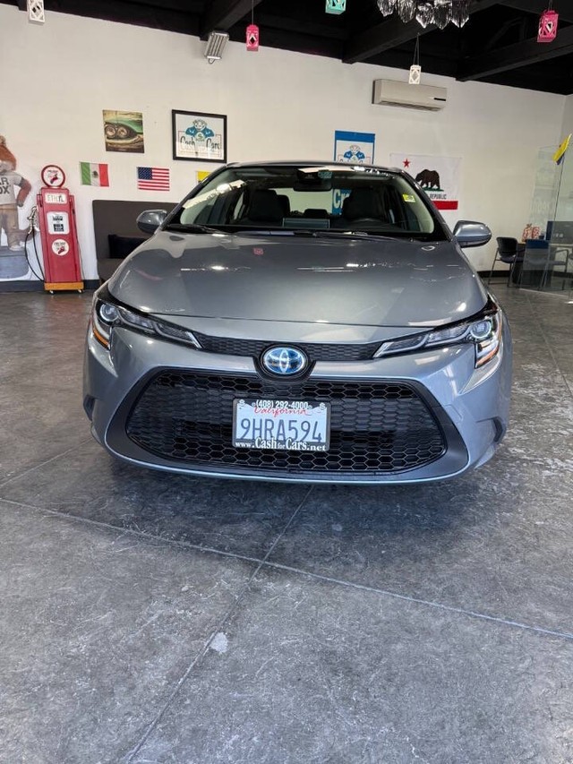Toyota Corolla Hybrid Vehicle Full-screen Gallery Image 02