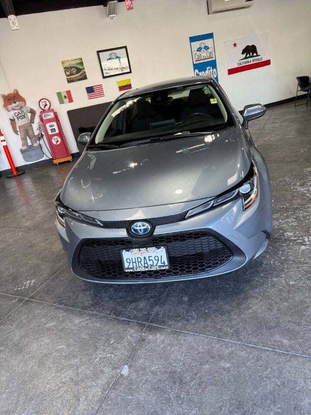 Toyota Corolla Hybrid Vehicle Full-screen Gallery Image 05