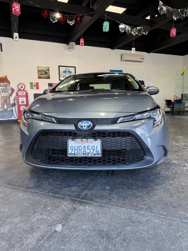 Toyota Corolla Hybrid Vehicle Full-screen Gallery Image 06