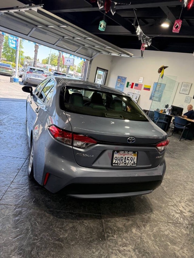 Toyota Corolla Hybrid Vehicle Full-screen Gallery Image 21