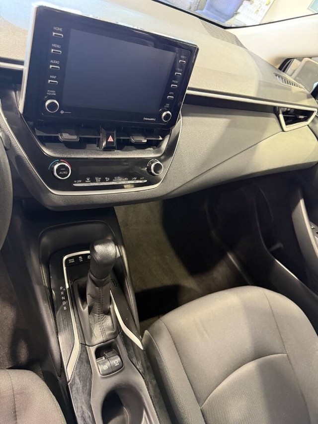 Toyota Corolla Hybrid Vehicle Full-screen Gallery Image 31