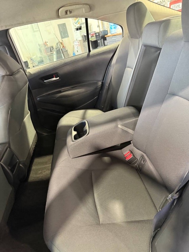 Toyota Corolla Hybrid Vehicle Full-screen Gallery Image 34