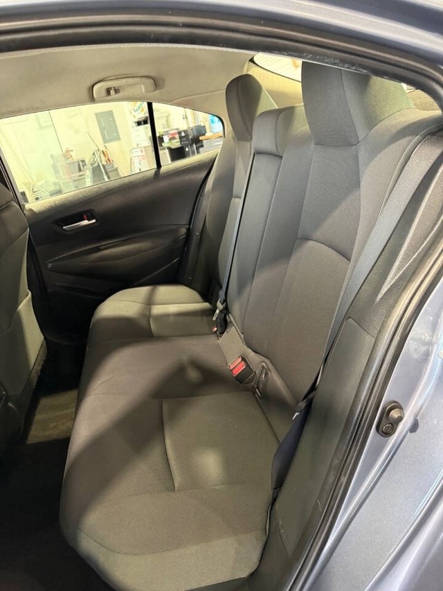 Toyota Corolla Hybrid Vehicle Full-screen Gallery Image 35