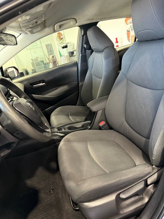 Toyota Corolla Hybrid Vehicle Full-screen Gallery Image 36