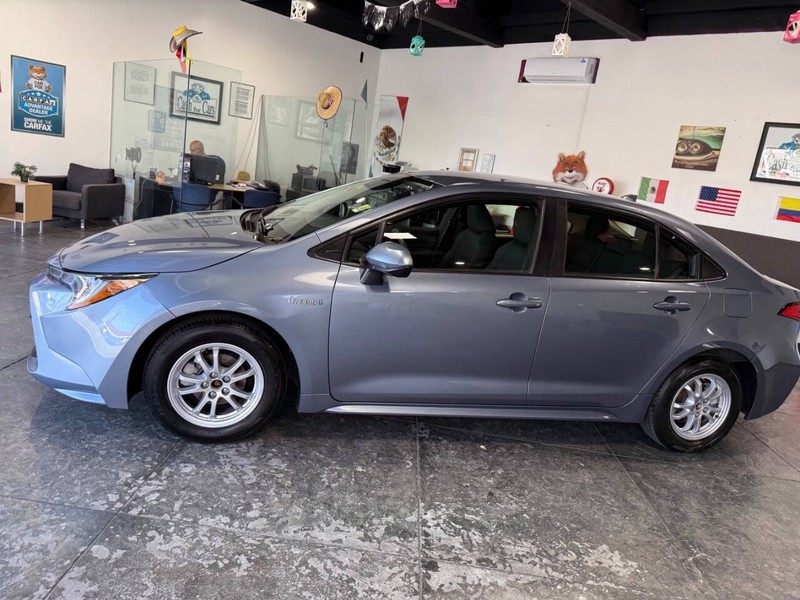 Toyota Corolla Hybrid Vehicle Full-screen Gallery Image 12