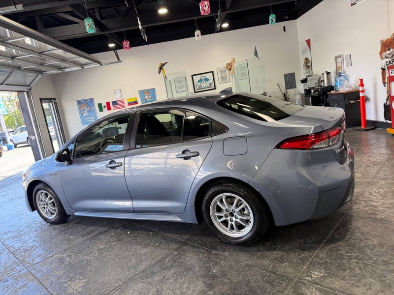 Toyota Corolla Hybrid Vehicle Full-screen Gallery Image 18