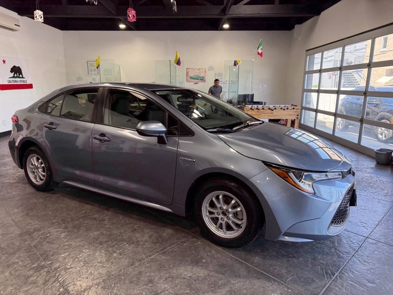 Toyota Corolla Hybrid Vehicle Full-screen Gallery Image 25
