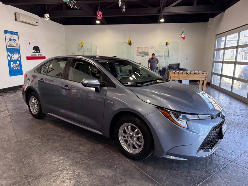 Toyota Corolla Hybrid Vehicle Full-screen Gallery Image 30