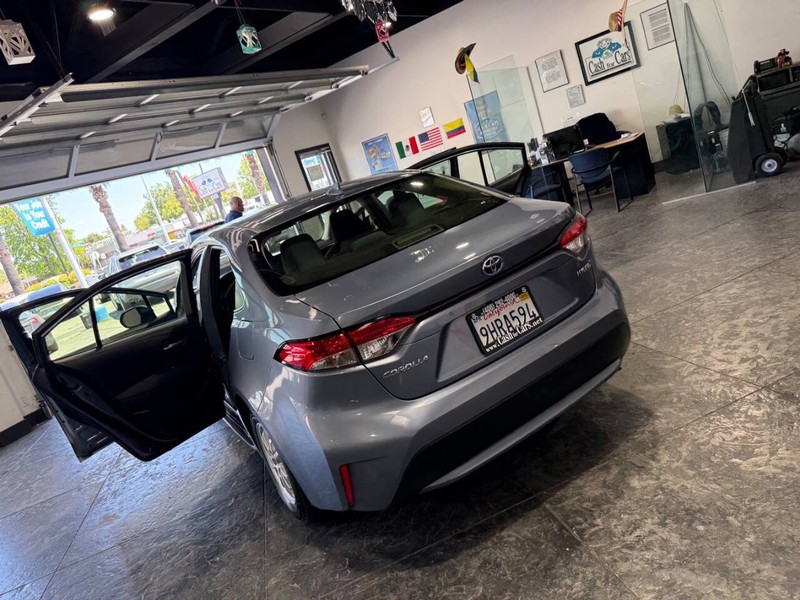 Toyota Corolla Hybrid Vehicle Full-screen Gallery Image 38