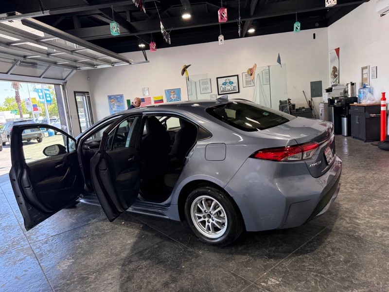 Toyota Corolla Hybrid Vehicle Full-screen Gallery Image 40