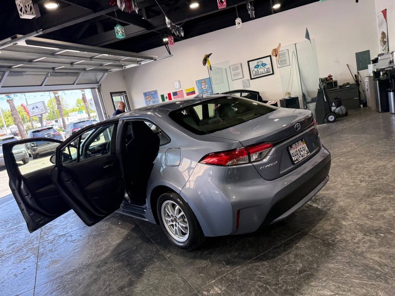 Toyota Corolla Hybrid Vehicle Full-screen Gallery Image 42