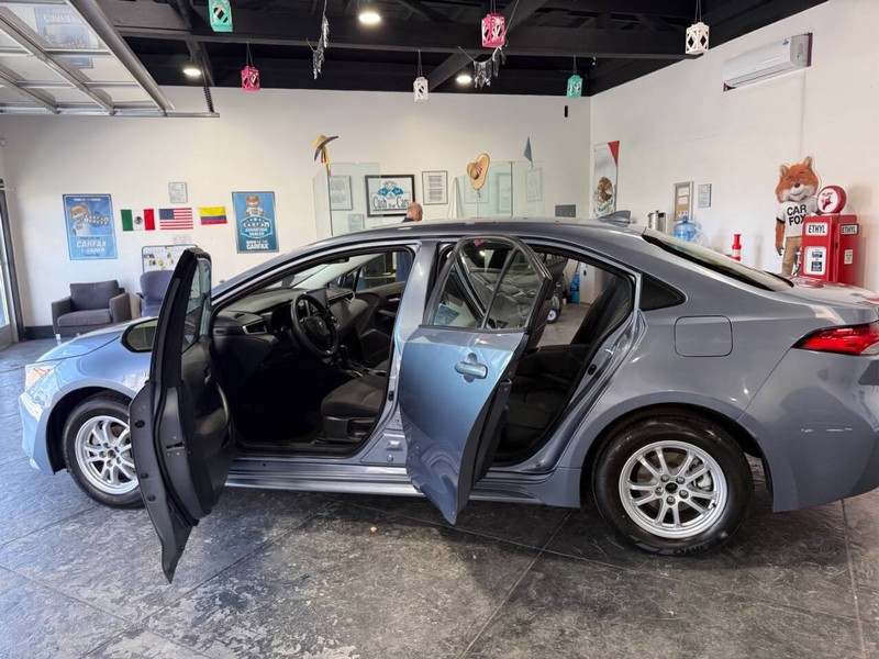 Toyota Corolla Hybrid Vehicle Full-screen Gallery Image 43