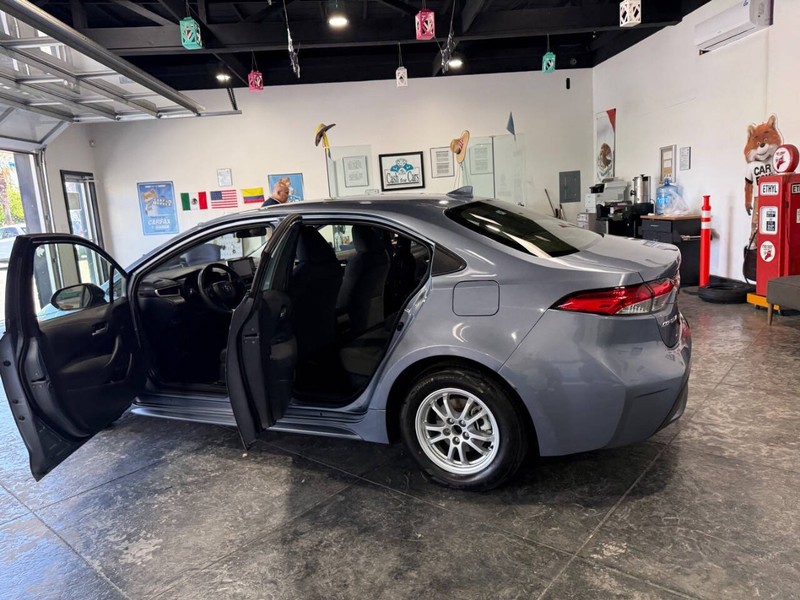 Toyota Corolla Hybrid Vehicle Full-screen Gallery Image 45