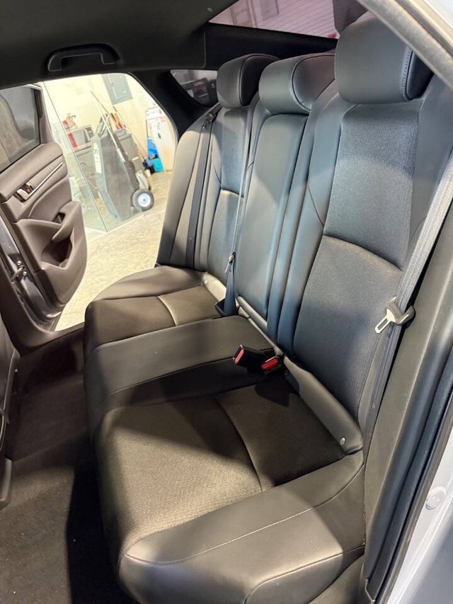 Honda Accord Sedan Vehicle Full-screen Gallery Image 46