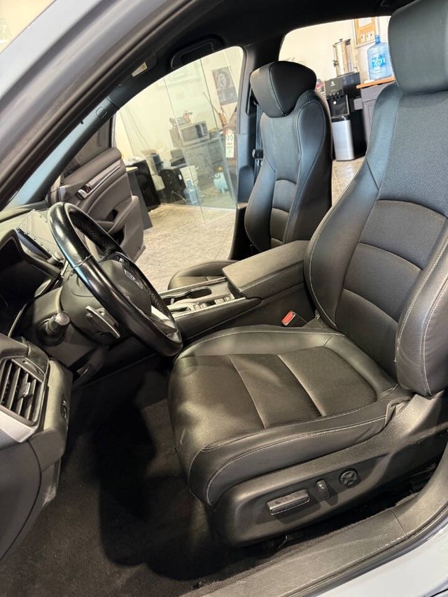 Honda Accord Sedan Vehicle Full-screen Gallery Image 47