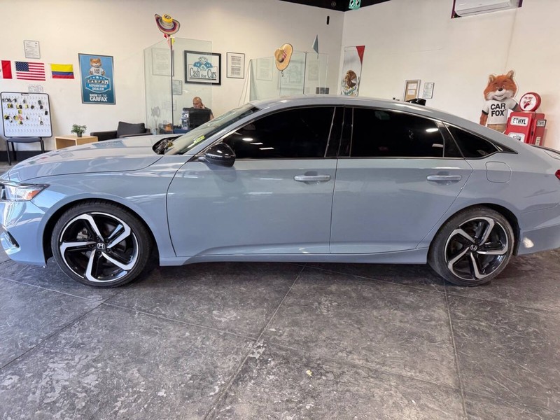 Honda Accord Sedan Vehicle Full-screen Gallery Image 10