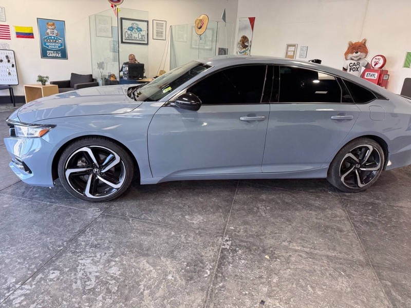 Honda Accord Sedan Vehicle Full-screen Gallery Image 11