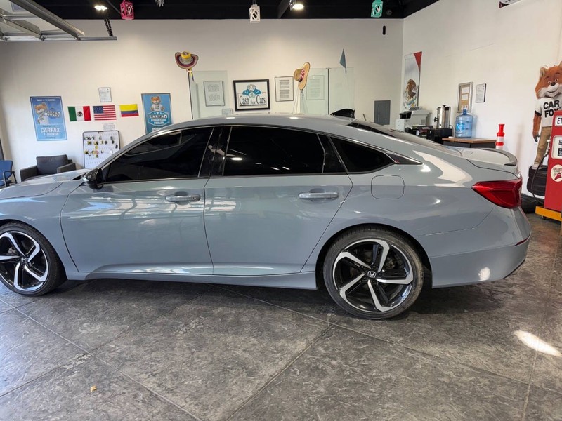 Honda Accord Sedan Vehicle Full-screen Gallery Image 13