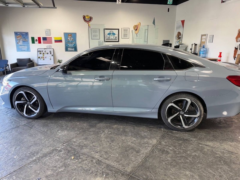 Honda Accord Sedan Vehicle Full-screen Gallery Image 14