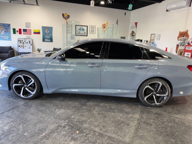 Honda Accord Sedan Vehicle Full-screen Gallery Image 15